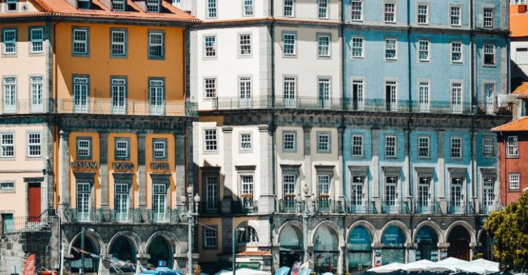 Hotels For Sightseeing Belgrade - People Outside Stores