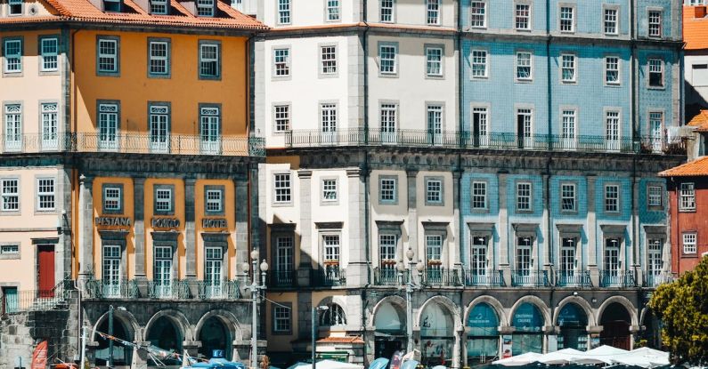 Hotels For Sightseeing Belgrade - People Outside Stores