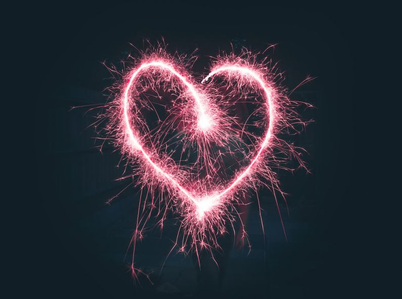 Belgrade Romance - heart shaped pink sparklers photography